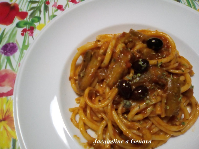 bucatini_spaghetti_al_ragu_con_melanzane_e_olive190829