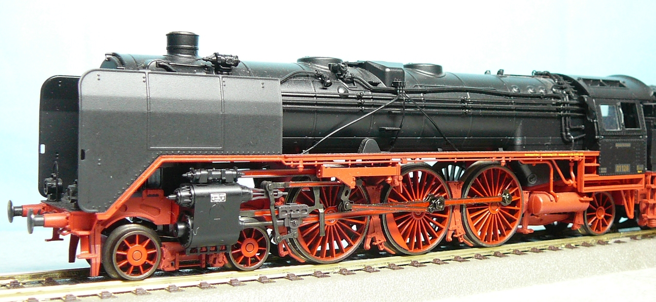 ドイツ国鉄 DRG 急行型蒸気機関車 BR 01 128号機 入線 （Märklin 39011 