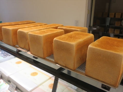 「銅山同の超人気食パン」②_R